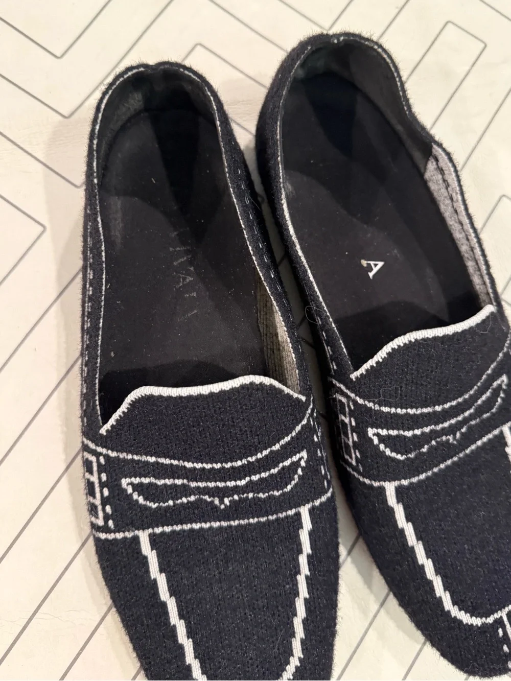 Vivaia Black Printed Loafer Flats